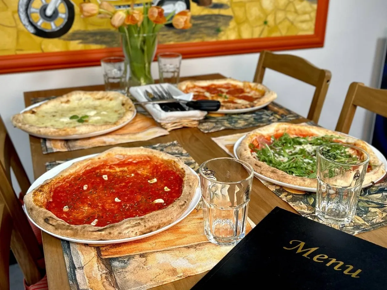 Vendégek a Casa di Napoli Pizzéria éttermében