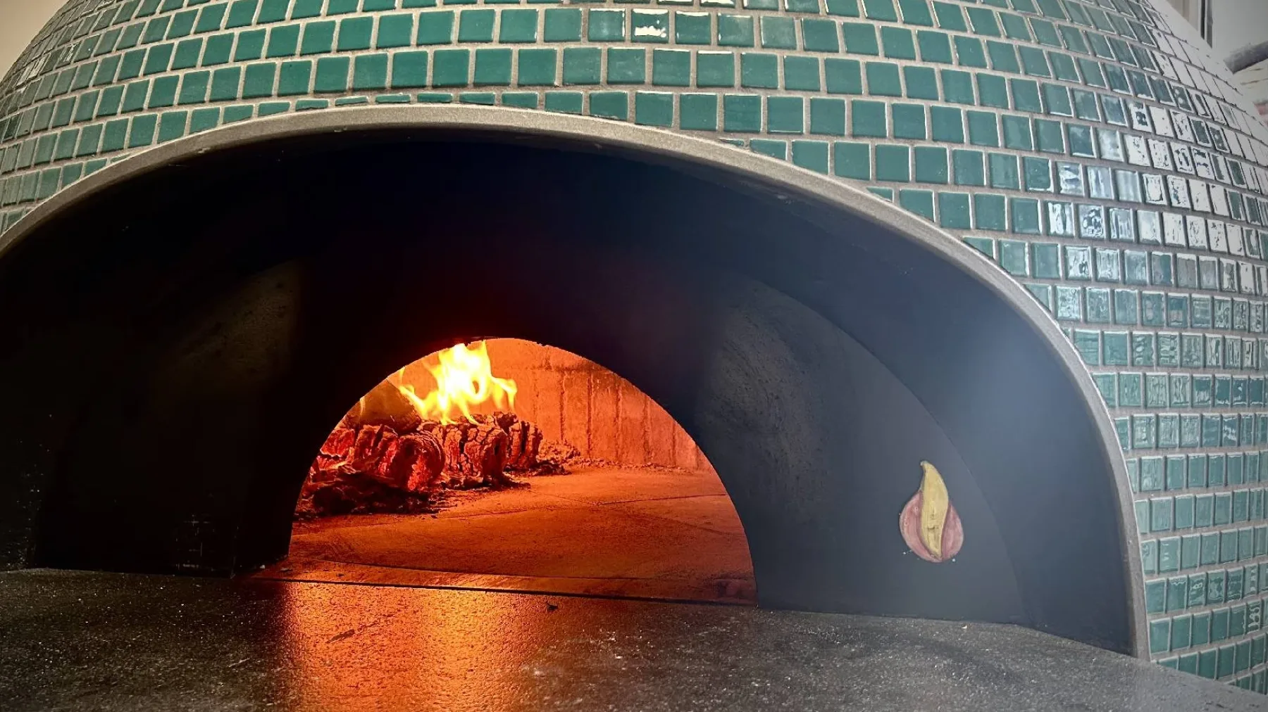 Friss, helyben készült nápolyi stílusú pizza